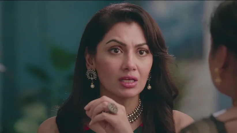 Amruta and Bhavani Pull Off a Pretence