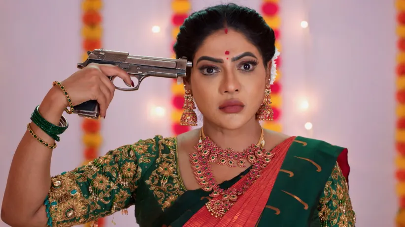 Chamundeshwari Threatens Revathi