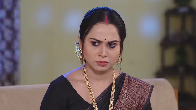 Sumitra Instigates Mayadhar - Tuma Bina