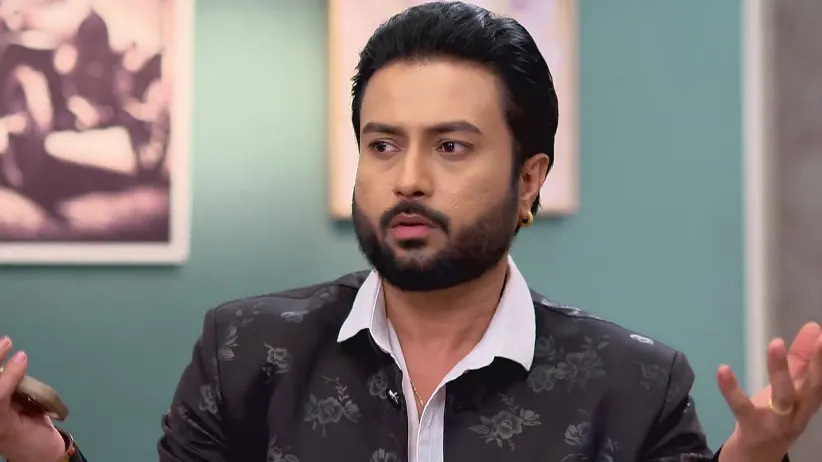 Apu Invites Arya and Others - Chirodini Tumi Je Amar