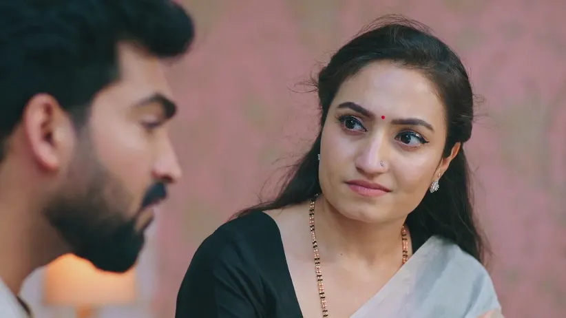Seetha Reassures a Worried Sri Ram - SeethaRaama