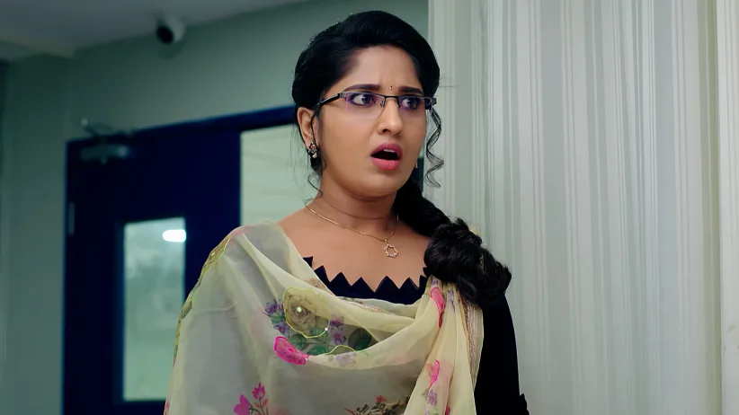 Chaitra Tries to Lodge a Complaint against Viraj