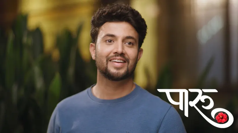 Aditya Feeds Paaru in Front of Everyone