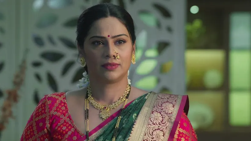 Seeta Defends Shiva in front of Everyone - Shiva