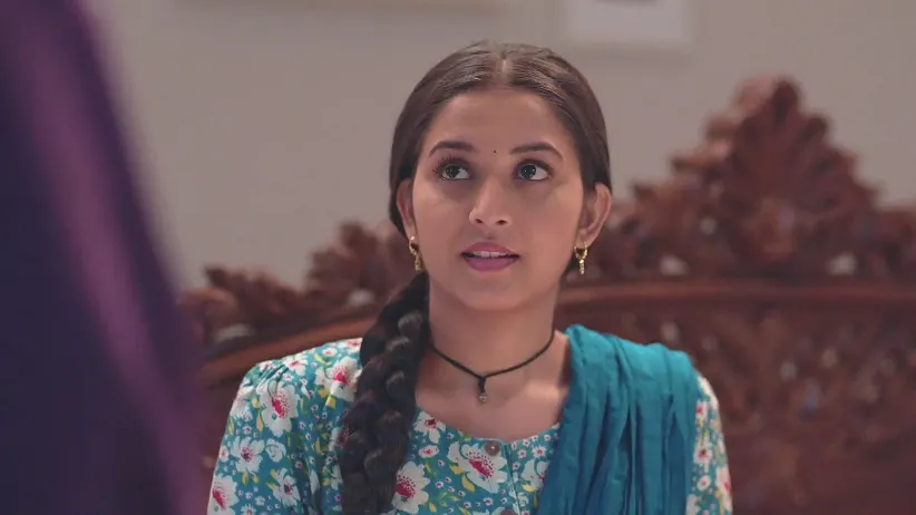 Meera Serves the Neem Chutney to Everyone - Tula Japnar Aahe