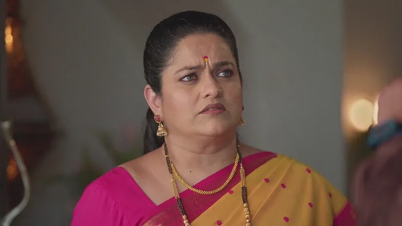 Atharva Scolds Meera Over Veda - Tula Japnar Aahe