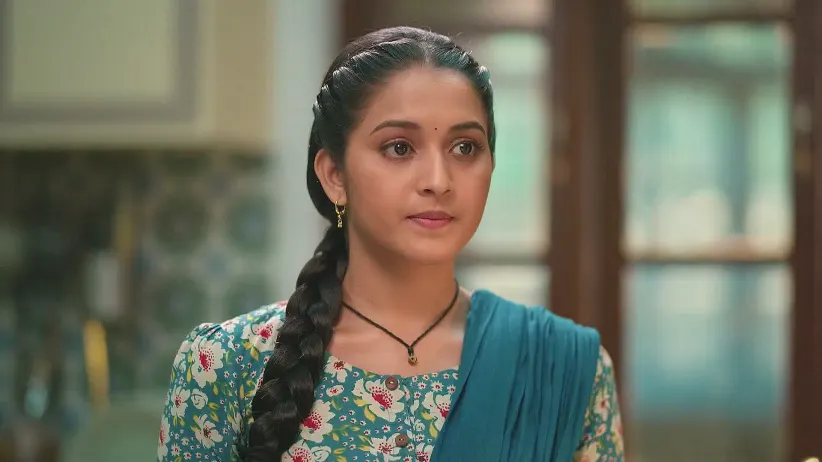 Narmada Scolds Meera - Tula Japnar Aahe