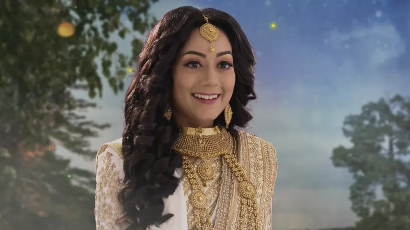 Chand's Grandmother Gives Parul a Chest