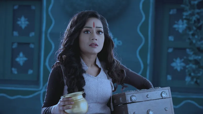 Parul Arrives at the Royal Palace