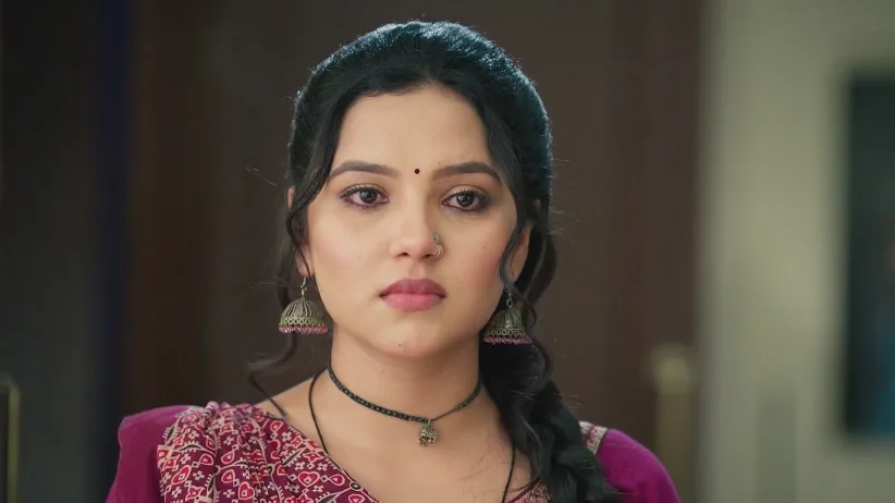 Avinash Warns the Family about Karishma