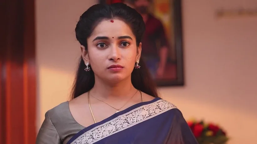 Janani is Petrified - Mounam Pesiyadhe