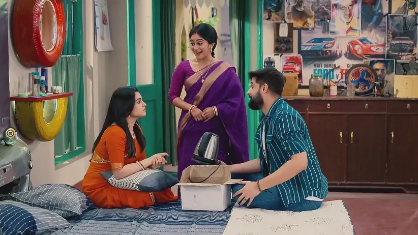 Lovely Makes Fun of Badal - Amar Sangi