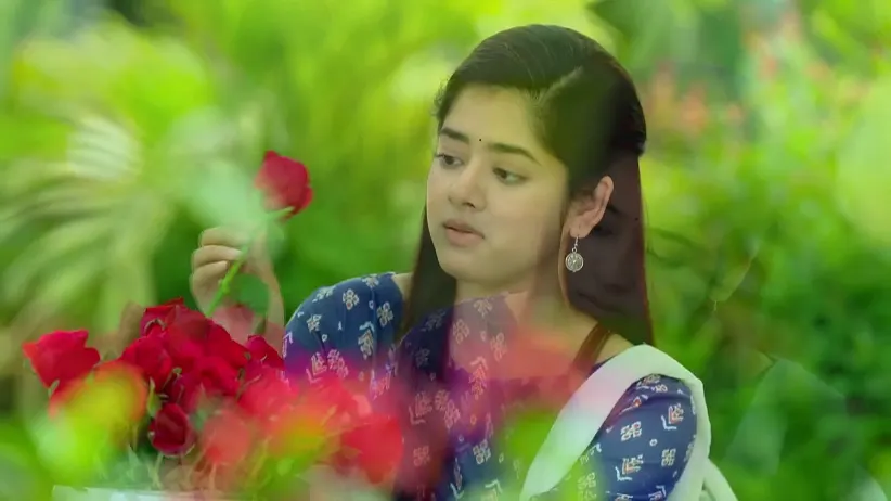 Arya's Driver Drops Apu off - Chirodini Tumi Je Amar