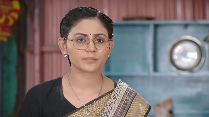 Anshika Manipulates Usha