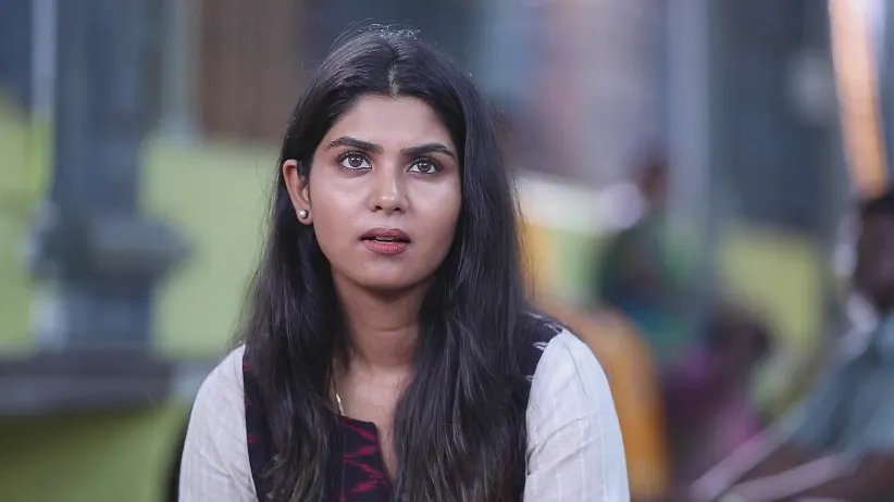 Janani Tries to Call Out to Siva - Mounam Pesiyadhe