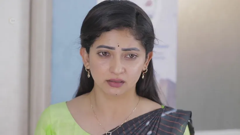Bharathi Decides to Hide the Truth - Idhayam