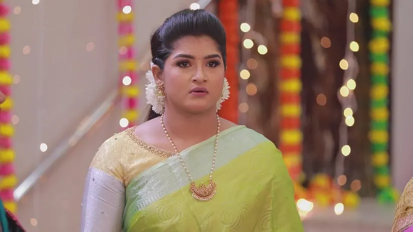 Valli Attends Karthik's Wedding - Valliyin Velan