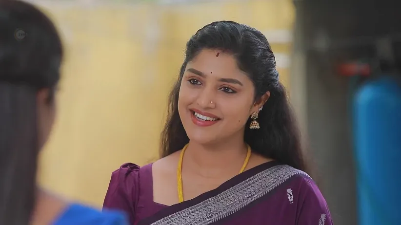 Karthik's Wedding Invitation Disturbs Velan