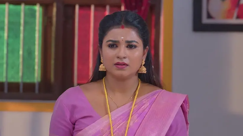 சாமுண்டேஸ்வரியை விசாரிக்கும் போலீசார்