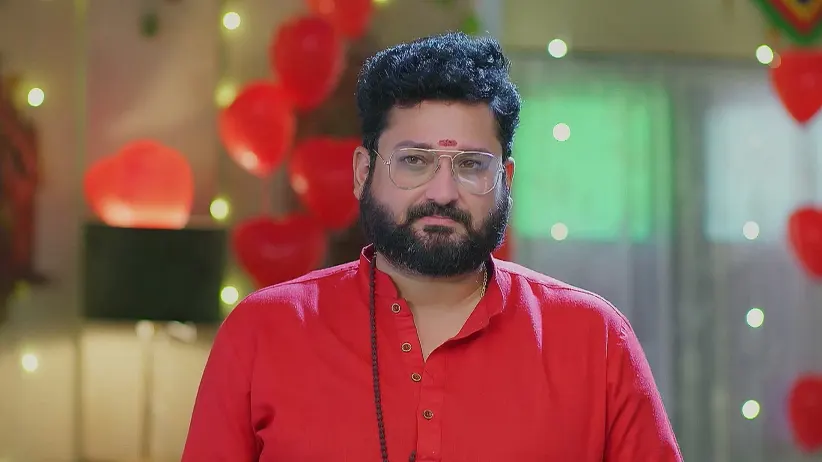 Rajalakshmi Sees Asmita and Shaurya's Pictures