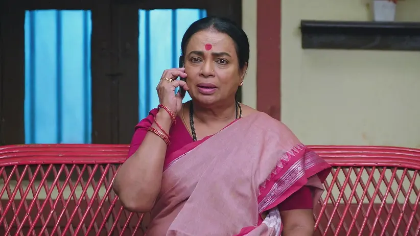 Puttakka Reassures an Upset Kanthi