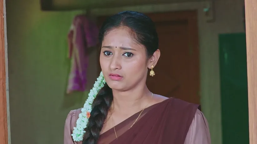 Durga Mistakenly Throws Dirty Water on Sharath