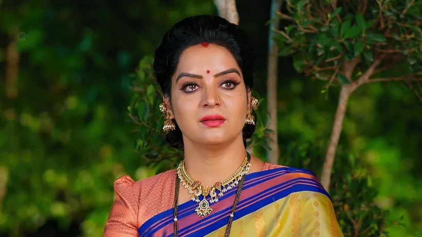 Aranya Lies and Takes Sharanya to a Pub