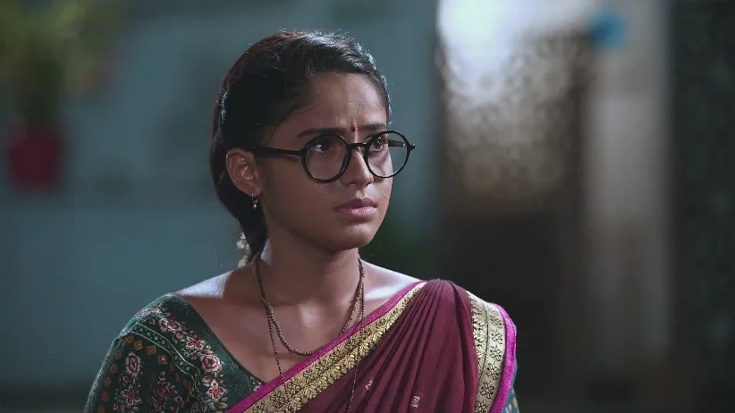 Bhairavi Threatens Daddy Over the Advertisement - Lakhat Ek Amcha Dada