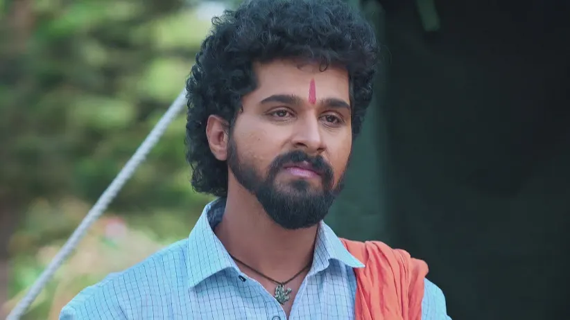 Surya Gives Rajkumar a Fitting Reply - Lakhat Ek Amcha Dada