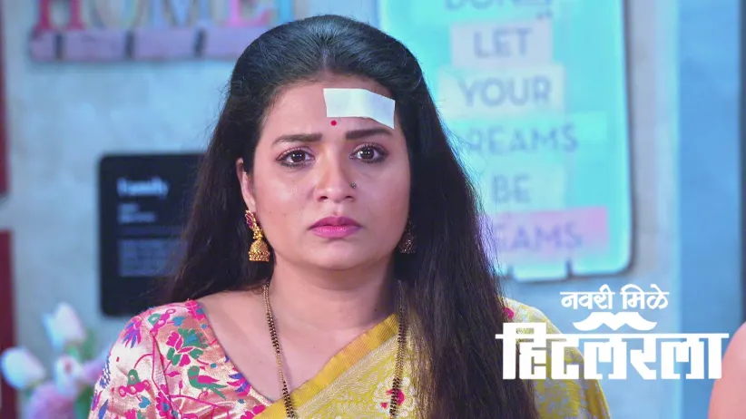 Durga Scolds Leela Before She Leaves the House