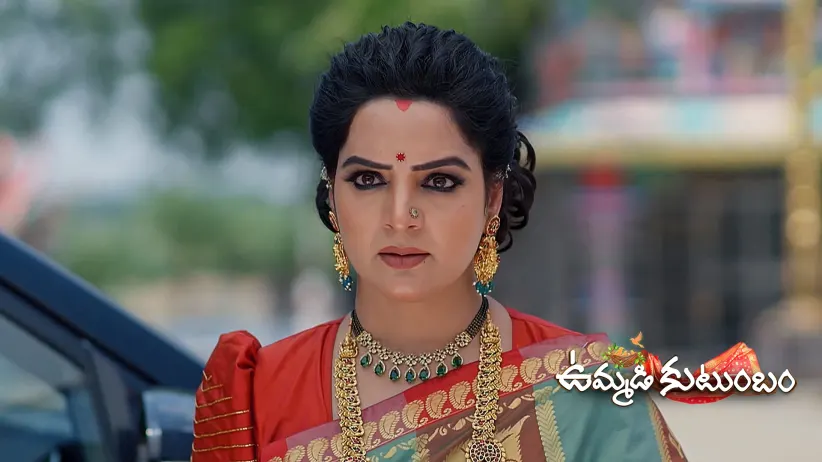 Darshan Gives the Divorce Papers to Sharanya