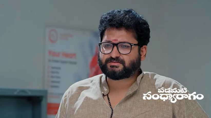 Aadhya Gets Stabbed while Saving Raghuram