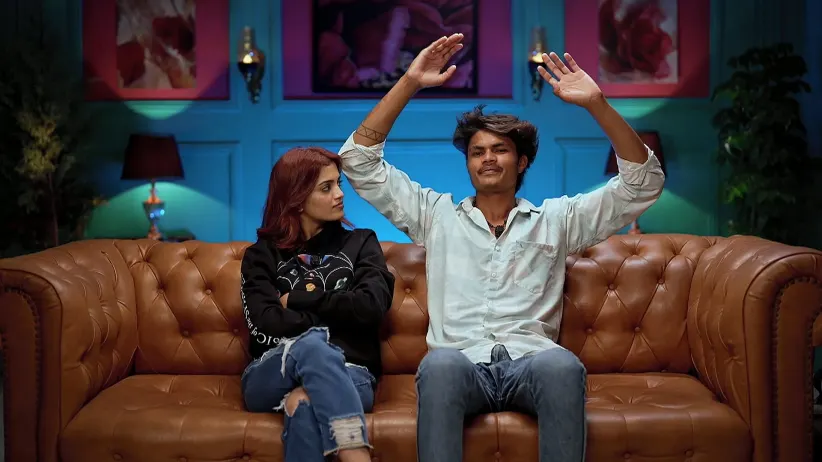 Arjun Sings an English Song for Prarthana - Chal Bhava Cityt