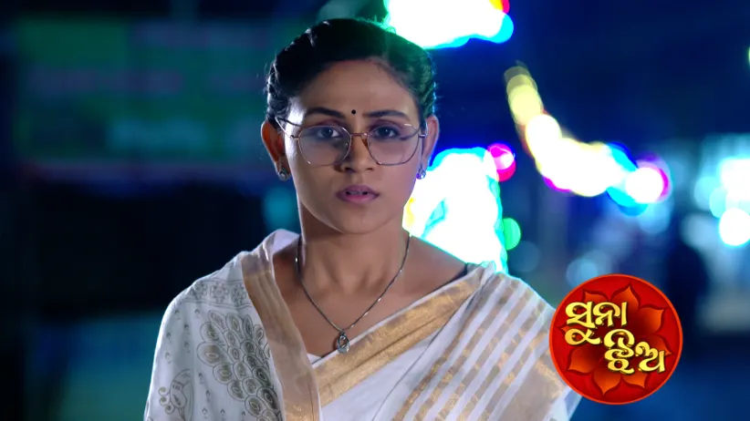 Dhara Tries to Steal Valuables