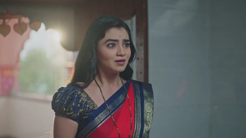 Tulja Finds a Note in the Temple - Lakhat Ek Amcha Dada