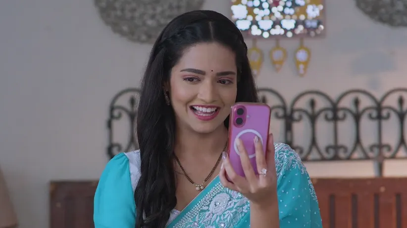 A Call from Antara Terrifies Aaji - Navri Mile Hitlerla