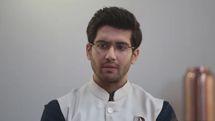 Meera Serves Atharva - Tula Japnar Aahe