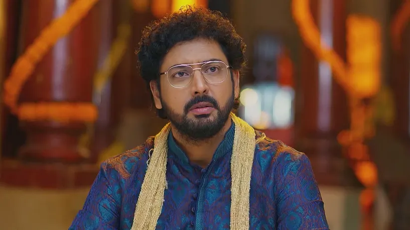 Aadhya Threatens the Priest - Sandhyaraaga