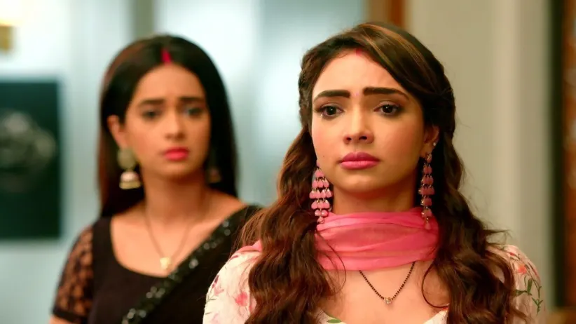 Tanu Arrives with Her Lawyer