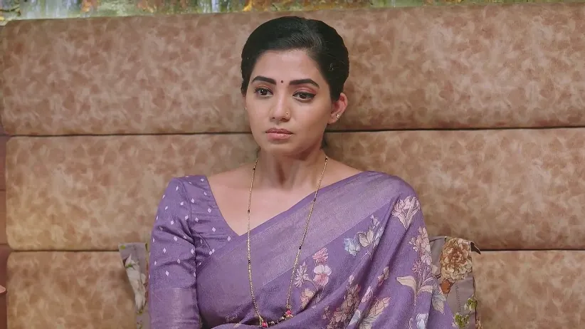 Siddu Comforts a Grieving Bhavana