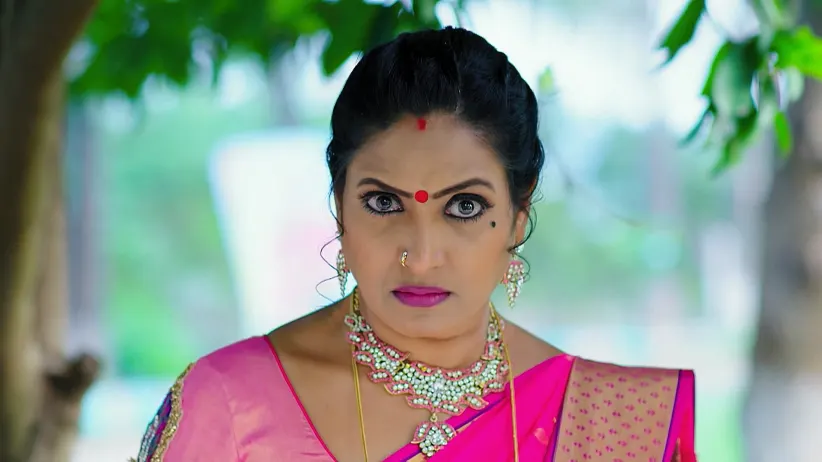 ಕನಕಲಕ್ಷ್ಮಿ ಬಾಲಾಜಿಯನ್ನು ಥಳಿಸುತ್ತಾಳೆ
