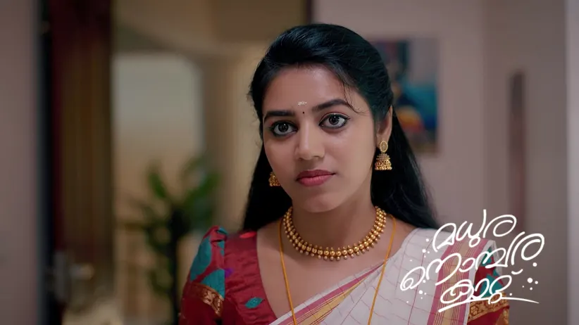 Veena Gives 'Vishu Kaineettam' to Kalyani