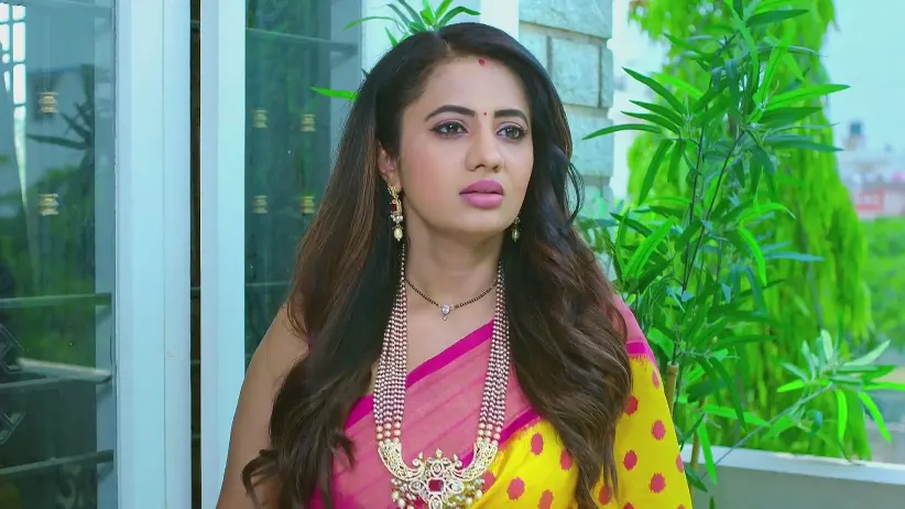 Soundharya Poisons Rajshekhar's Mind