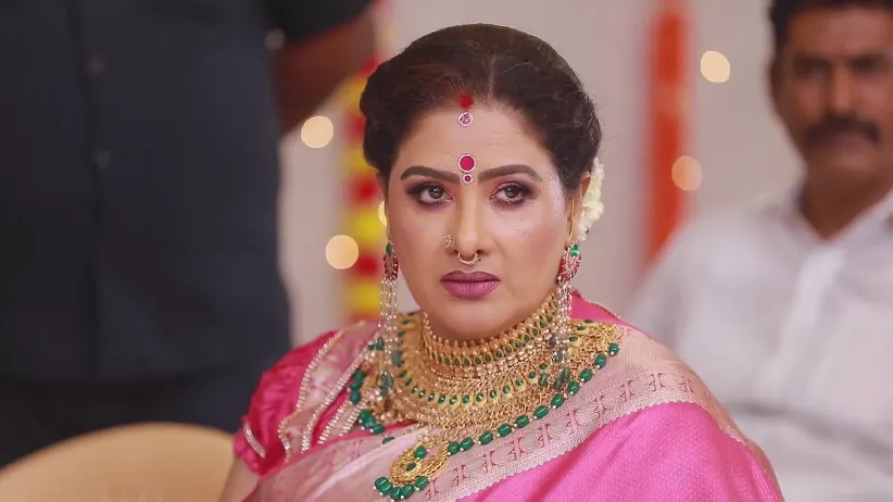 Ranjith Stops Janaki - Valliyin Velan