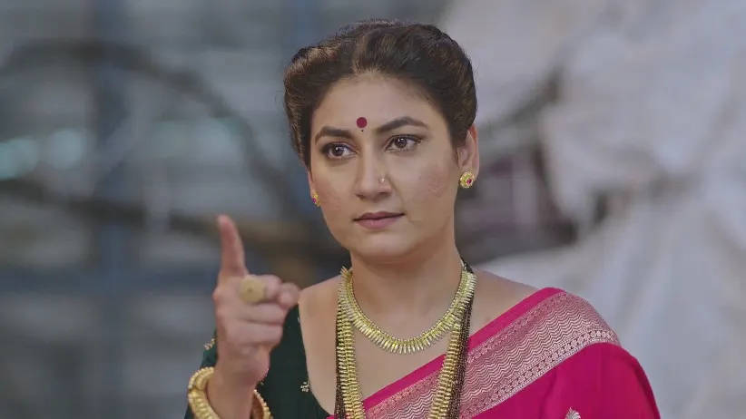 Ahilya Devi Confronts the Journalist - Paaru