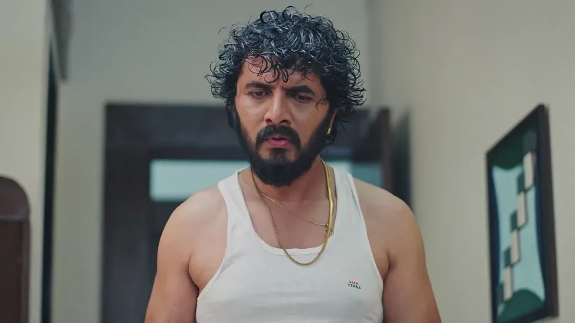 The Anklets with Shatrughan Raise Tejashree's Suspicion - Lakhat Ek Amcha Dada