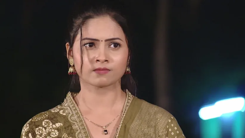 Priyambada Slaps a Man - Sathi Sata Janmara