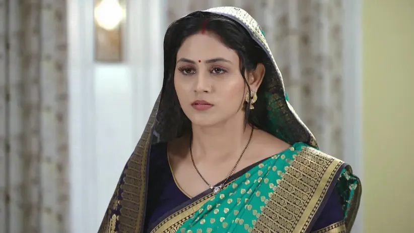 A Groom's Family Meet Dhara - Suna Jhia