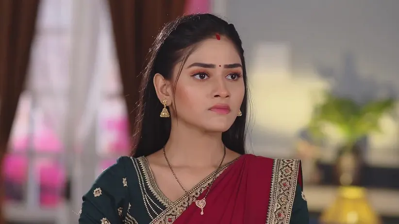 The Police Officer Questions Richa's Goon - Tuma Bina