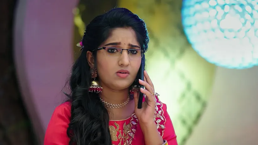 Viraj Locks Chaitra in His Room
